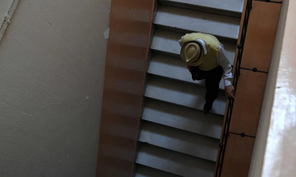 Νίκαια: Σατανική «Γηροκόμος» νάρκωσε ηλικιωμένο και του έκλεψε τη σύνταξη